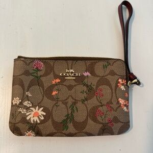 Coach 8732 Corner Zip Wristlet in Signature Canvas Wildflower Print
